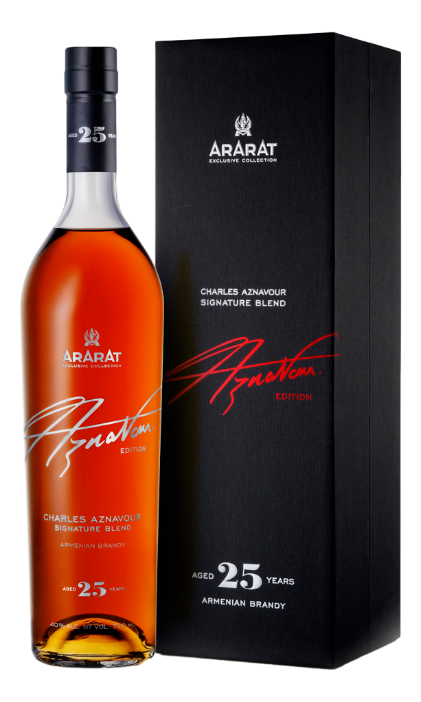 Изображение товара Коньяк Арарат Charles Aznavour Signature Blend 25 лет в подарочной упаковке, 0.75л