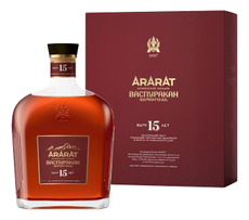 Коньяк Арарат Васпуракан в подарочной упаковке, 0.7л