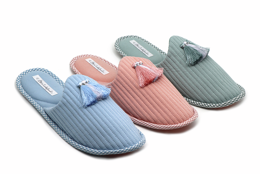 Тапочки женские Lucky Land пастельные с кисточками