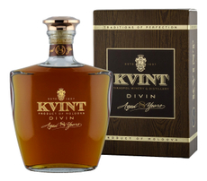 Коньяк Kvint Divin 8 лет в подарочной упаковке, 0.5л