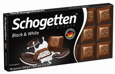 Шоколад молочный Schogetten Black&White с кусочками печенья, 100г