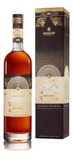 Коньяк Арарат Armenia в подарочной упаковке, 0.75л
