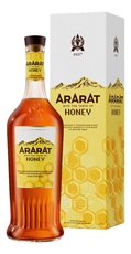 Коньяк Арарат мед в подарочной упаковке, 0.5л