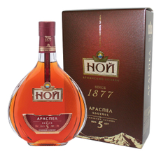 Коньяк Ной Араспел 5 лет в подарочной упаковке, 0.7л