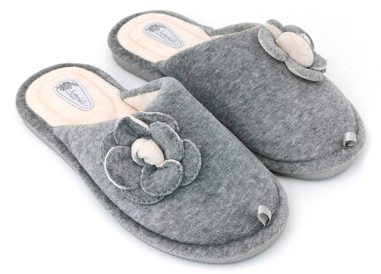 Тапочки женские Lucky Land закрытые с цветком