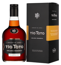 Бренди Tio Toto Solera Reserva в подарочной упаковке, 0.7л