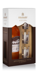 Коньяк Арарат 5 звезд с бокалом в подарочной упаковке, 0.7л
