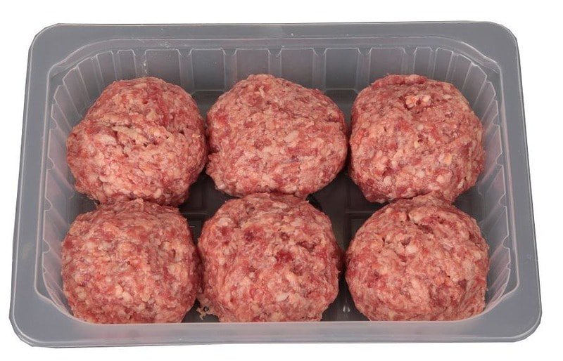Тефтели в магазине. Котлеты полуфабрикаты. котлеты мясные полуфабрикат. котлеты в упаковке. тефтели полуфабрикаты.