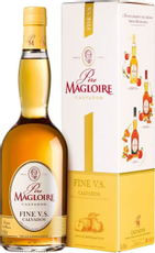 Кальвадос Pere Magloire Fine VS в подарочной упаковке, 0.7л