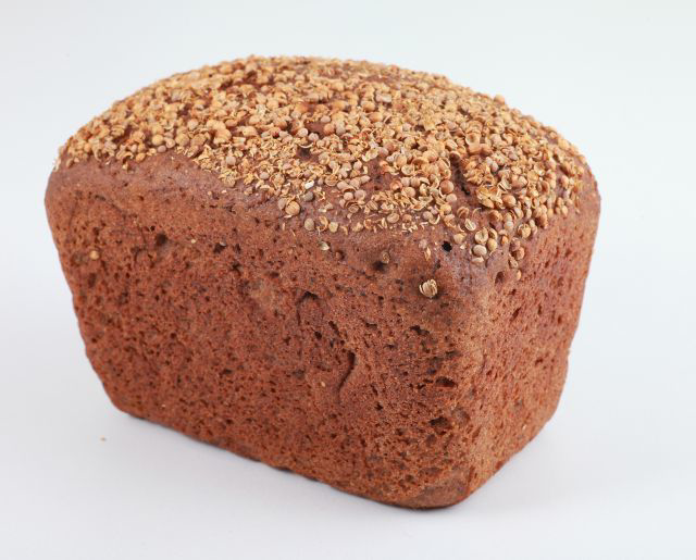 Ржаной хлеб в магазине. Бородинский хлеб. Бородинский хлеб на белом фоне. Ржаной хлеб производители. Хлебец пластиковый.